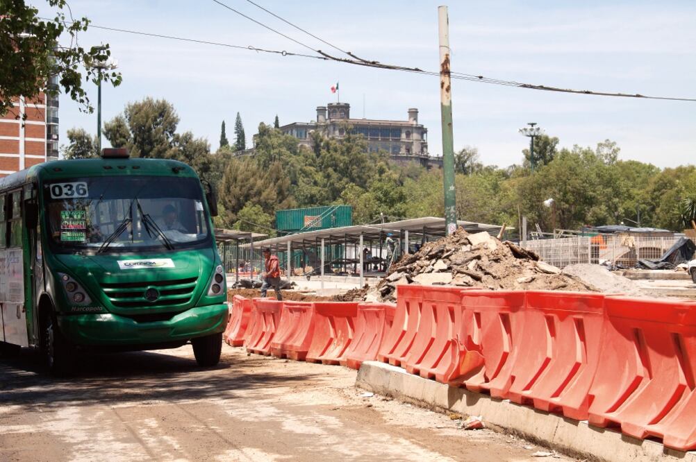 Mientras continúan los trabajos en el paradero del Metro Chapultepec, opositores a la obra informaron que Patricia Mercado ofreció incluir en Carta Magna las concesiones del espacio público, lo que descartaron los vecinos (ANTONIO CRUZ. CUARTOSCURO)