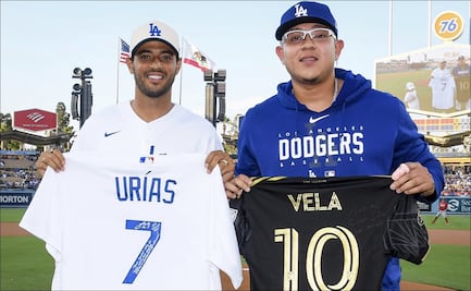 ¡Orgullo mexicano! Carlos Vela y Julio Urías se encargan del saque de honor en el Dodger Stadium