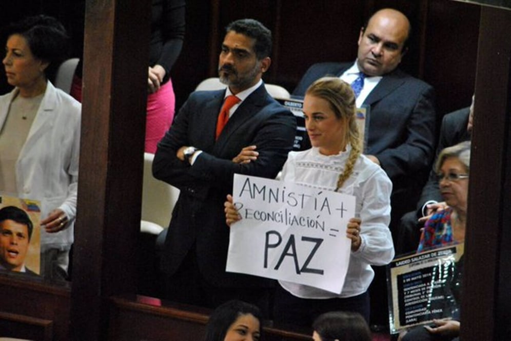 La ley busca beneficiar especialmente a un grupo de opositores detenidos durante las protestas contra el expresidente Nicolás Maduro. (Foto:@liliantintori)