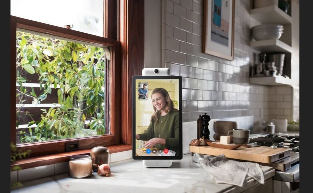 El grupo estadounidense compró en 2014 la empresa de cascos de realidad virtual Oculus, pero es la primera vez que el gigante de internet desarrolla internamente un aparato de gran consumo