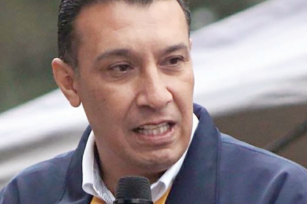 Funcionario se mete en aprietos con “el cielo”