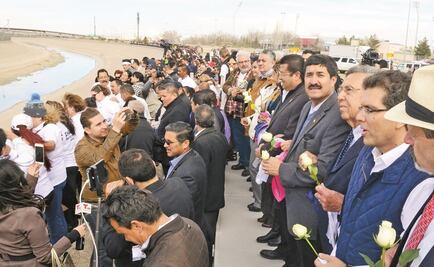 Forman cadena humana en frontera contra Trump