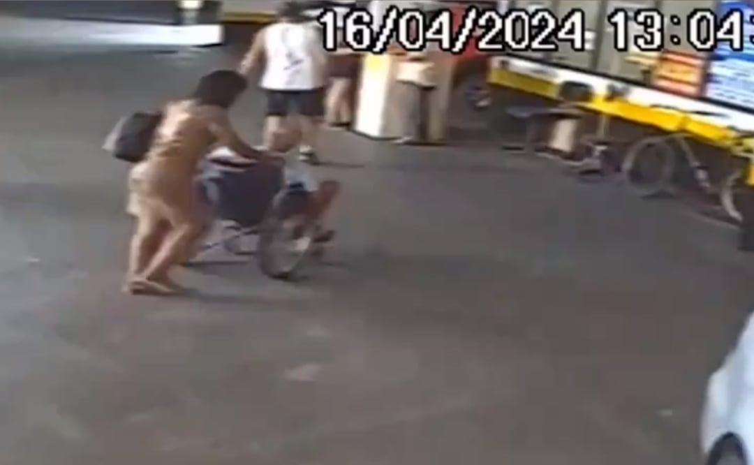 Detienen a una mujer en Brasil por llevar un cadáver en silla de ruedas e intentar retirar 54 mil pesos. Foto: Tomada de Video