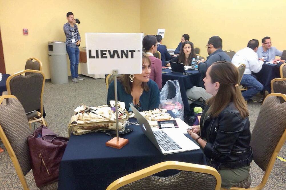 Ayer se llevó a cabo el segundo día del “Foro GO Innovation”. Plataformas como Amazon, Privalia, Osom, Export Portal, Palacio de Hierro y Lievant, atendieron citas a 70 empresas de calzado, moda-vestir, mascotas e industrias y joyería. (TOMADA DE TWITTER)