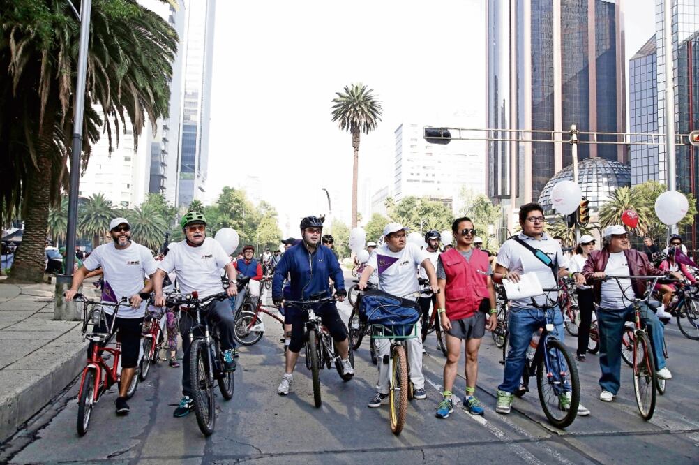 En el Paseo de la Reforma, en la Ciudad de México, el Instituto Nacional Electoral realizó la Rodada por la Democracia, para promover el voto consciente e informado el próximo 5 de junio en 14 entidades (ALEJANDRA LEYVA. EL UNIVERSAL)