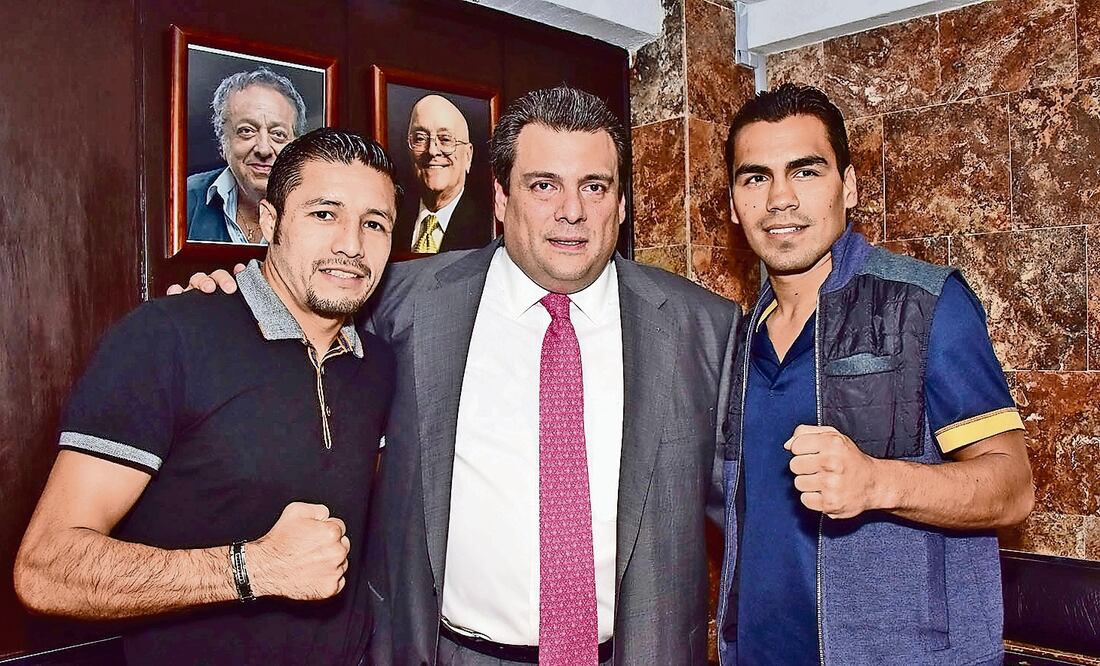 Jhonny González (izq.) tuvo actividad el sábado pasado, cuando venció al estadounidense Christopher Martin (ALMA MONTIEL. CMB)