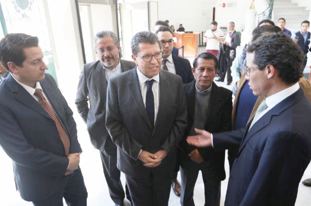 Ricardo Monreal acota que ayudará, a lo mejor por fuera, a Andrés Manuel López Obrador a que sea Presidente, para evitar la restauración del viejo régimen. (ESPECIAL)