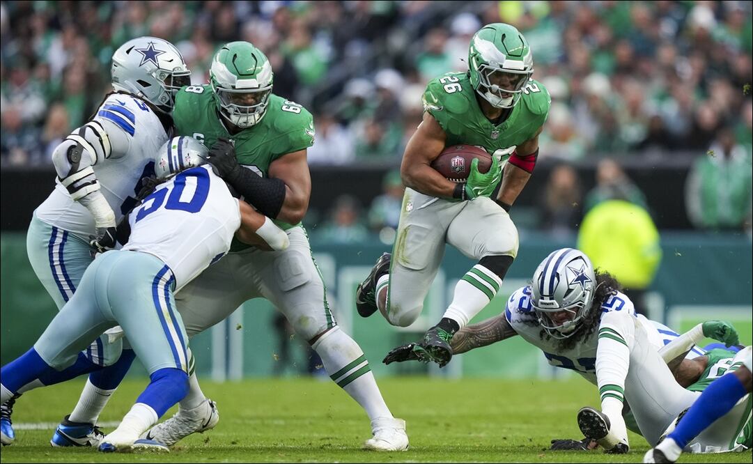 Saquon Barkley superó las 2 mil yardas terrestres / Foto: AP