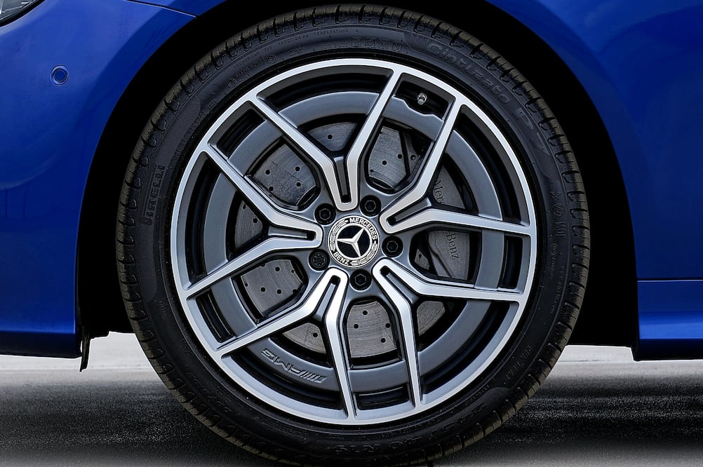 Rotar las llantas de tu auto también sirve para alargar su vida útil. Foto: Pexels