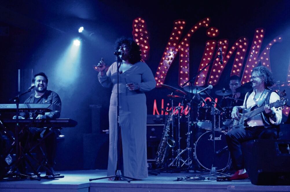 Hiram Gómez ofreció con su banda un pequeño concierto en compañía de distintos invitados como Daniel Fuentes y Tere López. (CORTESÍA)