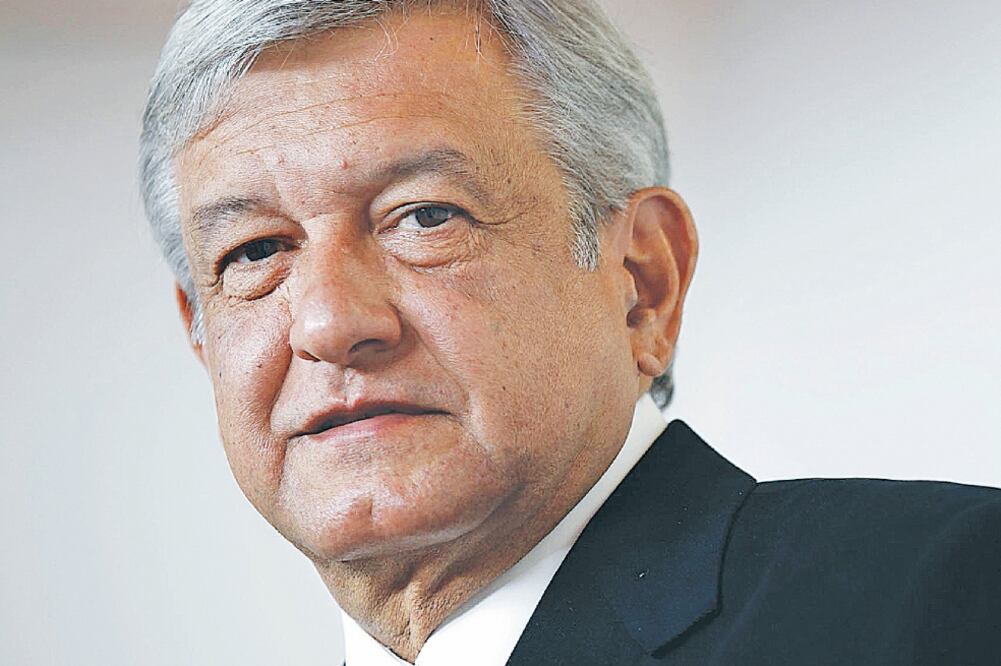 “Sí se puede establecer un gobierno del pueblo y para el pueblo, de esto quiero hablar con los maestros y cuidado con la trampa de la violencia. Sí se puede triunfar por la vía pacífica” Andrés Manuel López Obrador, fundador de Morena (ARCHIVO)