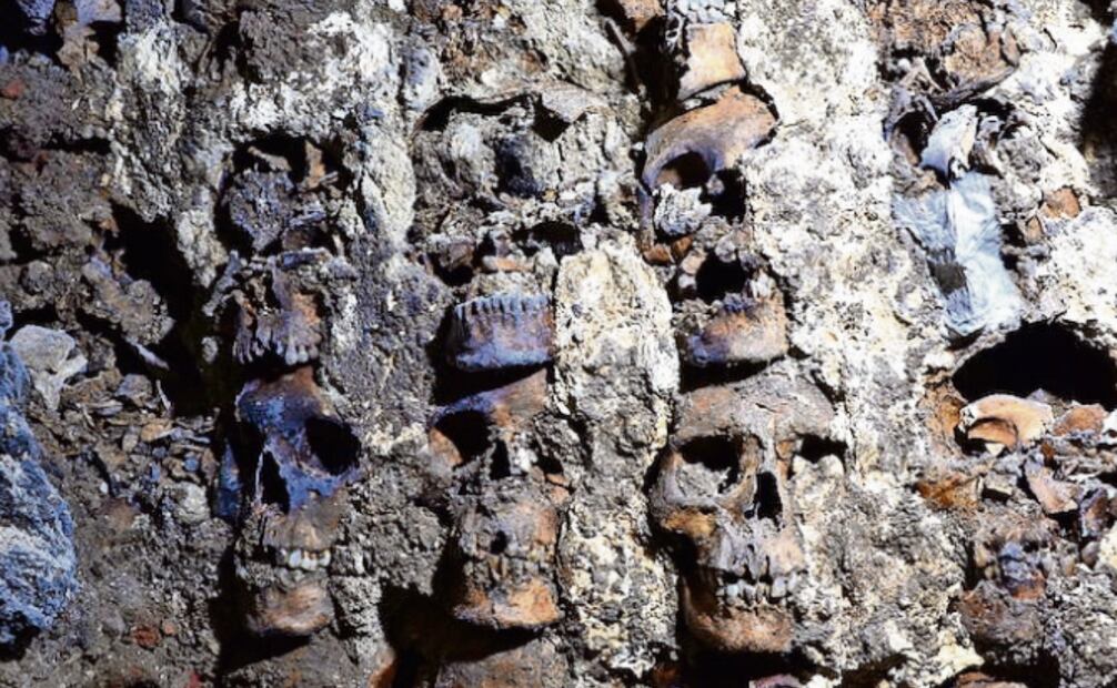 Por ahora, los investigadores suponen que las mujeres sacrificadas estaban relacionadas con la guerra. Foto: INAH