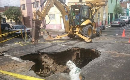 Reportan socavón de seis metros de largo en Guadalajara
