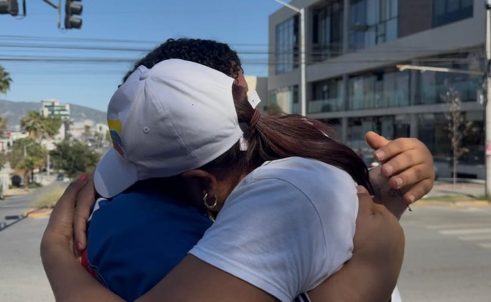Venezolanos se manifiestan en Monterrey tras detención de Maduro; la califican como acto heroico.
Foto: Marcela Perales.