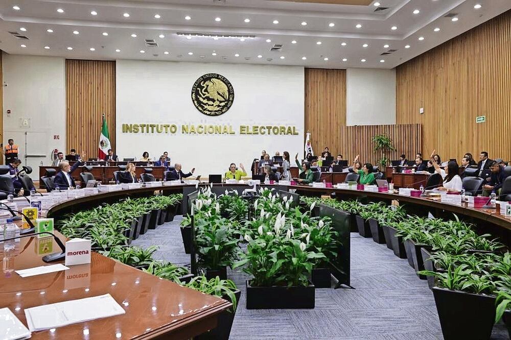 el Consejo General del INE aprobó que los criterios para que los partidos políticos postulen cinco mujeres y cuatro hombres para las gubernaturas en las elecciones de 2024, luego de que se rechazó la semana pasada. Foto: archivo/EL UNIVERSAL