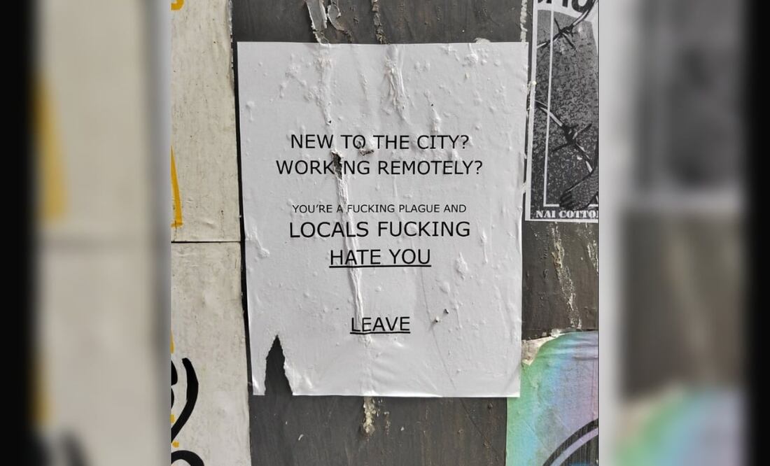 El cartel fue visto en calles de la colonia Roma e inmediatamente fue objeto de debates. Foto: Twitter @sassysofy