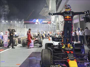 Checo Pérez logra su cuarta victoria en la Fórmula 1 tras ganar el GP de Singapur