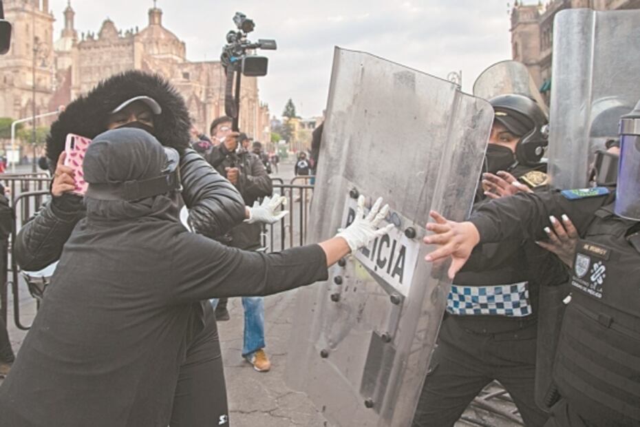 Protestas por Salgado llegan a Palacio Nacional