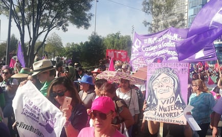 Protestan contra violencia hacia las mujeres en Monumento a la Madre 
