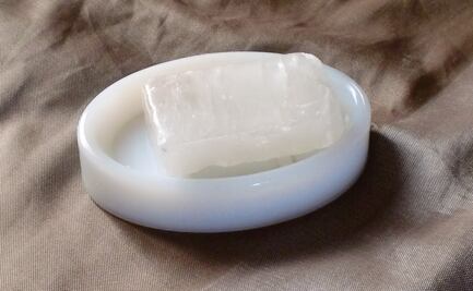 De qué está hecha la piedra de alumbre y cómo se usa