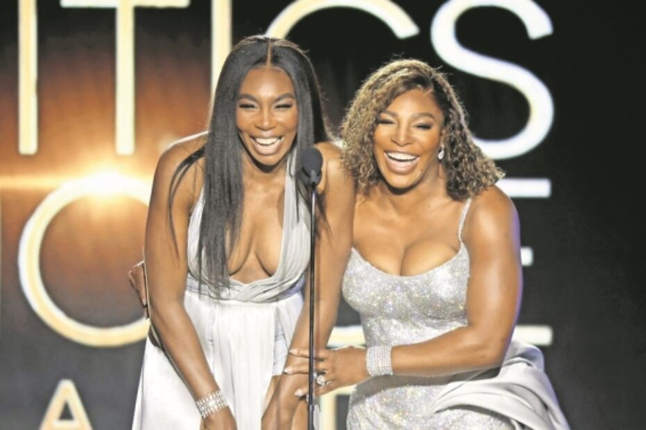 Famosos reciben premio, celebran y piden por Ucrania