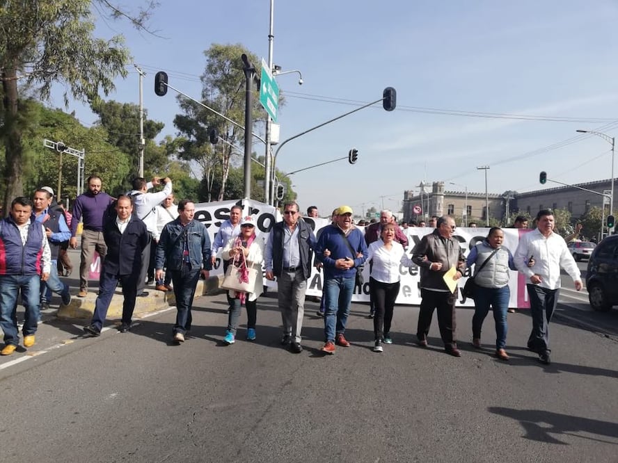 Hoy integrantes de Maestros por México marcharon hacia San Lázaro contra la reforma educativa y para pedir que Elba Esther Gordillo regrese al SNTE. Foto: Teresa Moreno/EL UNIVERSAL
