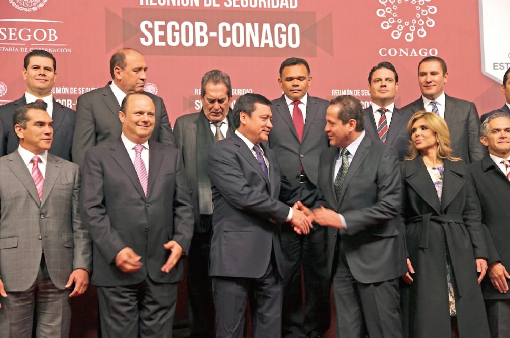 Miguel Ángel Osorio Chong (Segob) y la Conago, presidida por el gobernador mexiquense, Eruviel Ávila Villegas, destacaron la importancia de la implementación del Mando Único para combatir al crimen organizado (JORGE ALVARADO. EL UNIVERSAL)