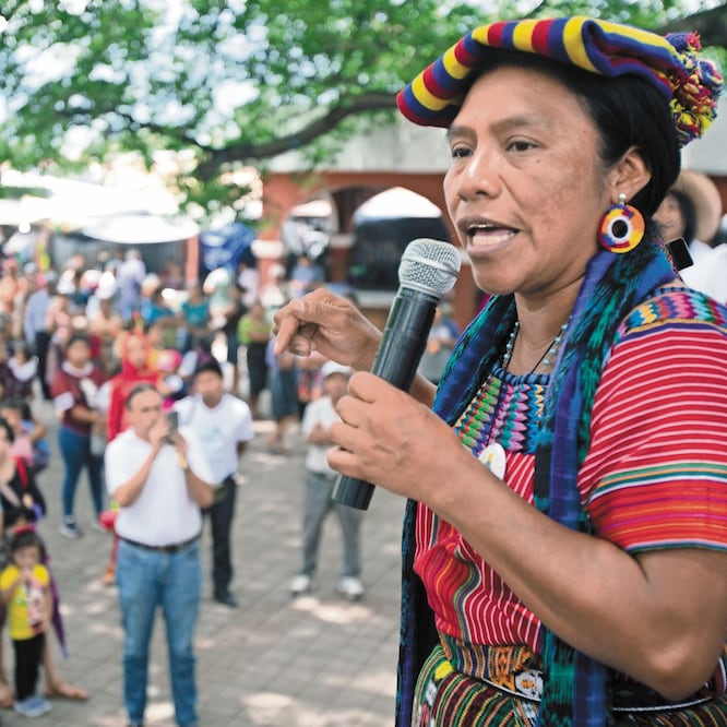 Thelma Cabrera, candidata por el Movimiento para la Liberación de los Pueblos, durante un mitin el pasado 12 de junio, en Palín, Guatemala. MOISÉS CASTILLO. AP 