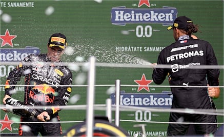 Lewis Hamilton pasó de héroe a villano en México y el noble gesto de Checo Pérez con él