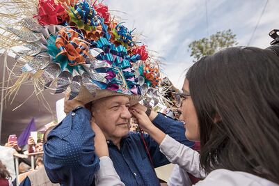 Pide AMLO a Cienfuegos: trabaje y deje politiquería