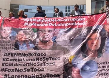 “García Luna no se toca”: Senadores de Morena despliegan manta contra marcha en defensa del INE