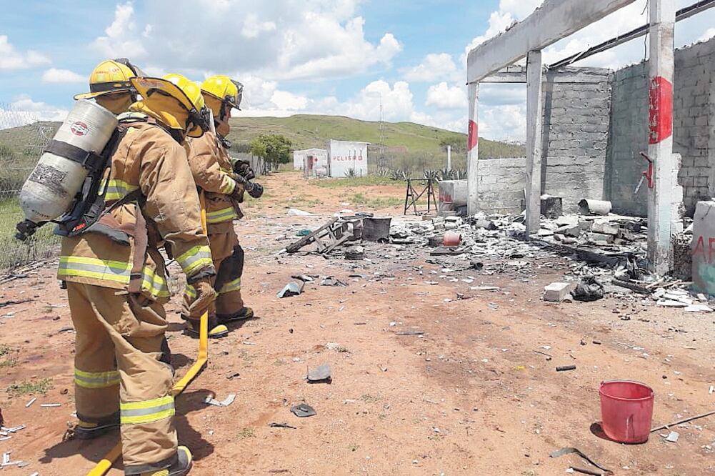 Tras la explosión del polvorín, Protección Civil evaluó inmuebles cercanos, los cuales pudieron haber sido afectados por la onda expansiva. Foto: ESPECIAL