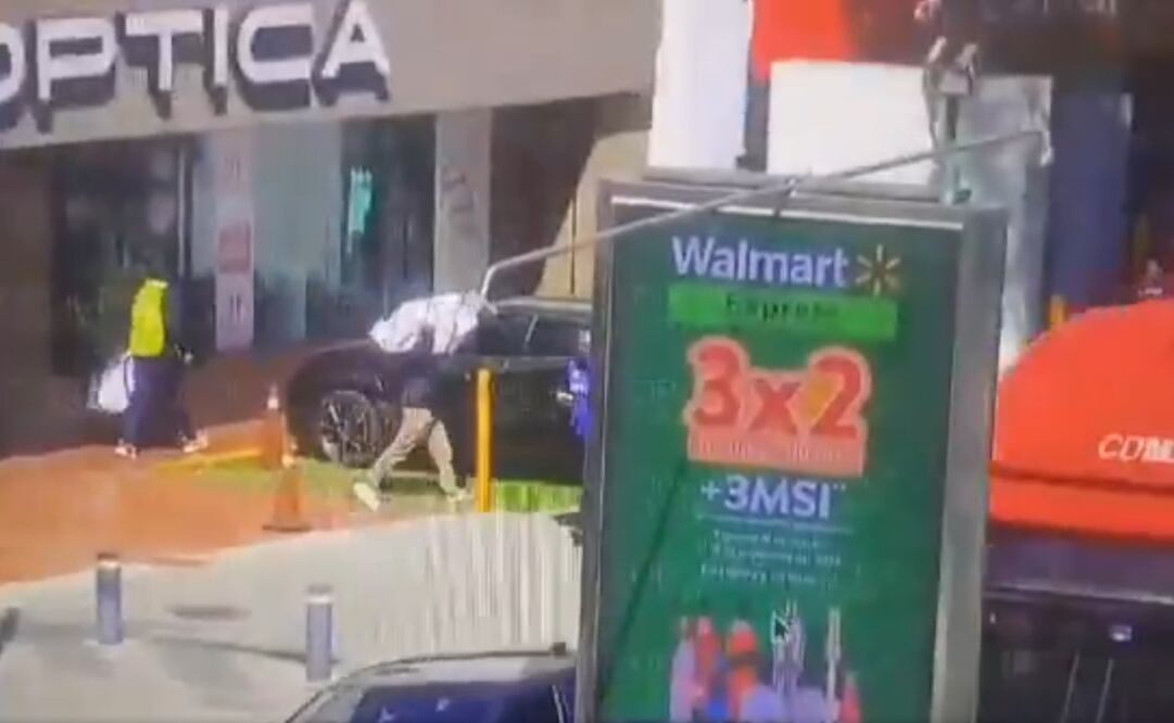 Colombianos ratas, son detenidos cuando salía de robar una óptica, 10 de noviembre de 2024. Foto: Especial