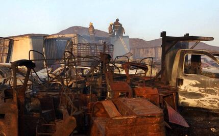 Incendio arrasa con más de 300 autos en depósito de Oaxaca