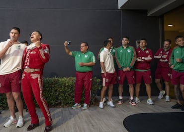 La Selección Mexicana recibe serenata previo a la final de Copa Oro