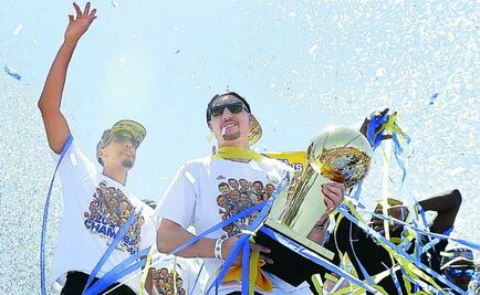 Oakland aclama a sus "guerreros" en desfile