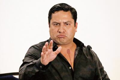 Julión sufre los primeros daños por estar en "lista negra"