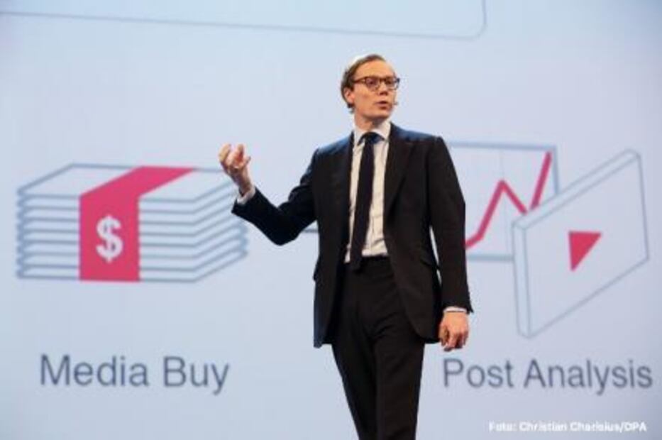 Cambridge Analytica cierra por controversia con Facebook