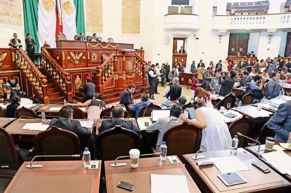 Los diputados de todos los partidos representados en el órgano legislativo lo ca l se sumaron al homenaje por los 100 años de El Gran Diario de México (LUCÍA GIDÍNEZ. EL UNIVERSAL)