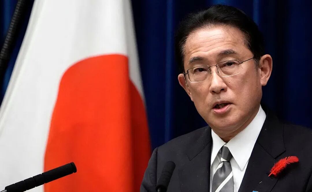 El primer ministro japonés Fumio Kishida habla durante una conferencia de prensa en la residencia oficial. Foto: Getty Images
