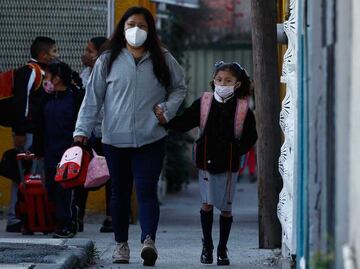 Cómo cuidar a un niño con Covid-19 y otras dudas aclaradas por una pediatra