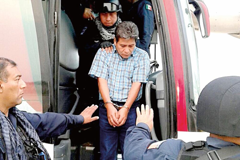 Los maestros de la CNTE fueron trasladados a una prisión de Tepic, Nayarit, acusados del delito de atentado contra las vías generales de comunicación (FOTOS: FREDY MARTÍN PÉREZ. EL UNIVERSAL)