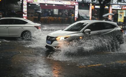 Consejos para pasar una inundación y no dañar tu auto