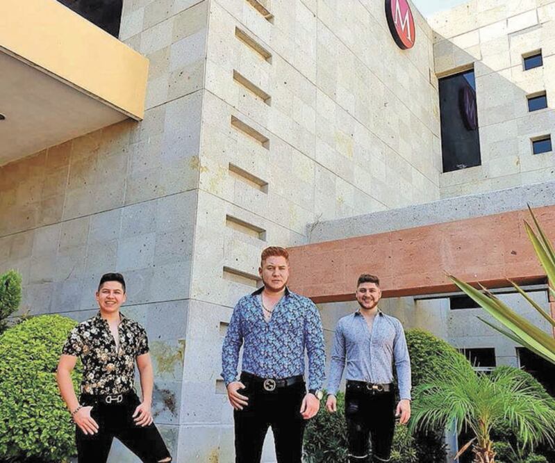 Los hermanos animaron al público y compartieron algunas colaboraciones. FACEBOOK