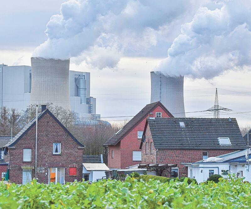Planta de lignito, en enero pasado, en Bergheim, Alemania. El país anunció ayer que busca ser “número 1” en hidrógeno sostenible. ARCHIVO AP