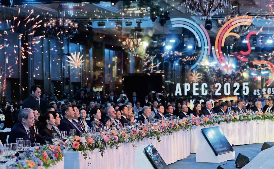 Líderes mundiales al asistir ayer a la cena de gala del Foro de Cooperación Económica Asia-Pacífico (APEC) 2025 en el hotel Lahan Select de la ciudad de Gyeongju. Foto:. EFE