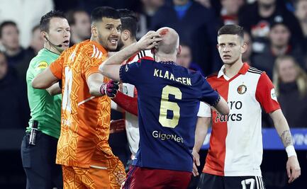 Partido entre el Feyenoord y el Ajax fue detenido por la agresión que recibió Davy Klaassen