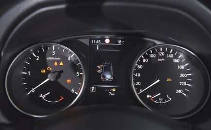 ¿Qué significan los colores de las alertas del tablero de tu auto?