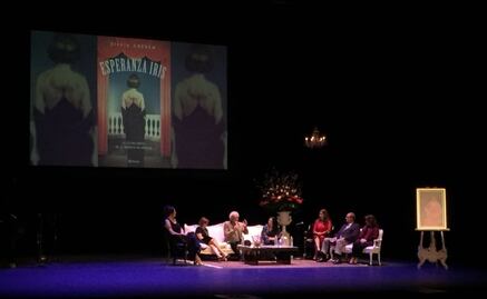 Reviven glorias de Esperanza Iris en libro