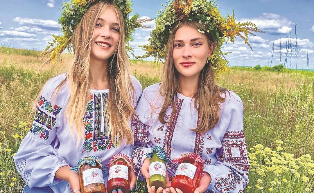 Hace seis meses, Inna Harbar (der.) viajó de Guatemala a Ucrania para visitar a su familia. Foto: Cortesía.